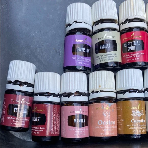 Essential Oil Collection with Assorted Colors YOUNG LIVING - Picture 2 of 5